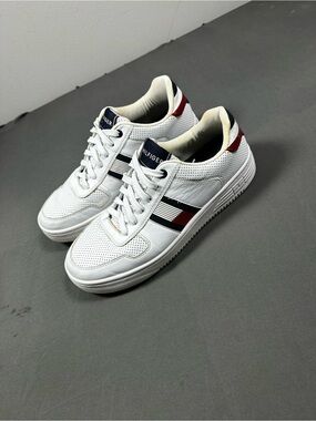 Tommy Hilfiger White Leather Sneakers size 9